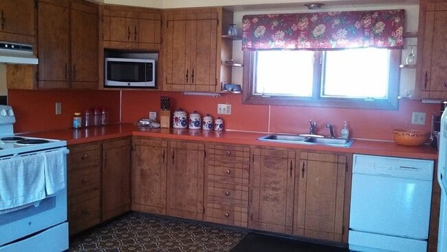 Photo - Spacious, Family Friendly, In-Town Home Unit 1