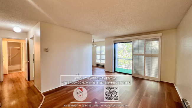 Building Photo - Large 1 bedroom Condo with new LVP floorin... Unit E462