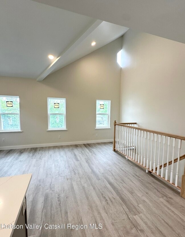 Photo - 61 Thompson St