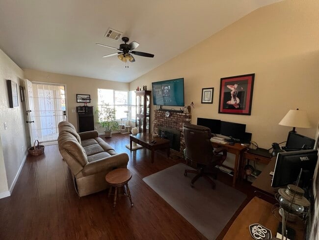 Photo - 212 Oak Meadow Ln