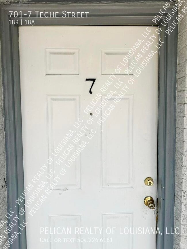Building Photo - 701 Teche St Rental