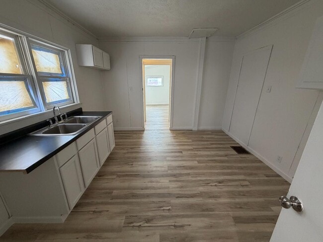 Photo - 2900 S 13th St