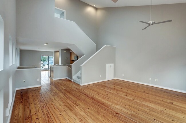 Photo - 835 Saulnier St