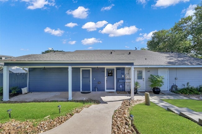 Photo - 39 Lakeview Village