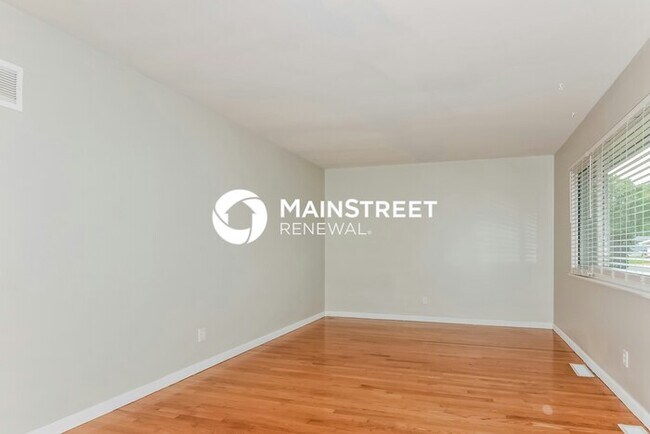 Photo - 3 Bedroom Pet-Friendly Home in FLORISSANT,...