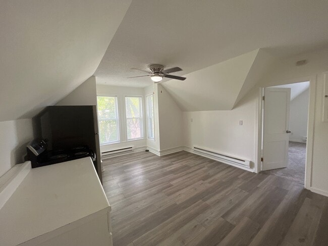 Building Photo - 1000 E McLean Ave Unit 2