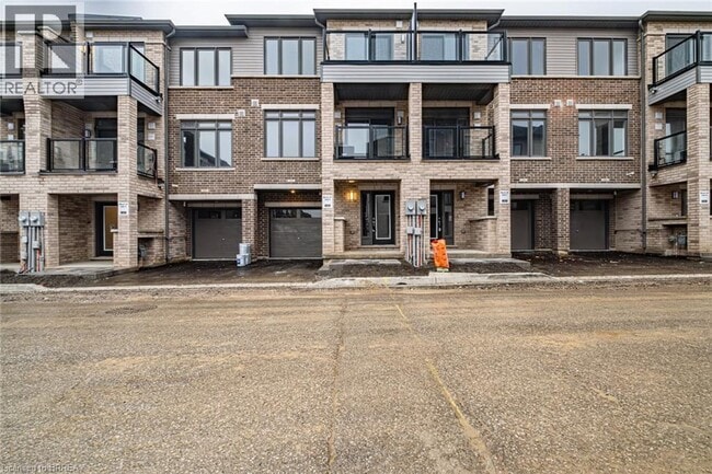 Photo - 585 Colborne St