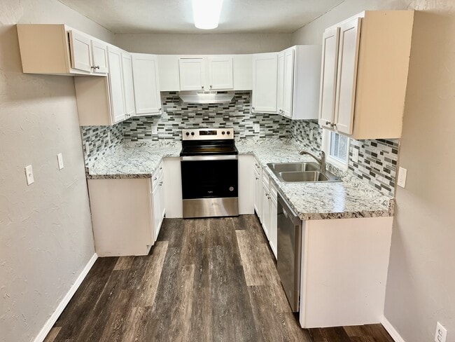 Photo - 301 E Rickenbacker Dr