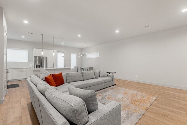 Photo - 5722 Rucio Ln