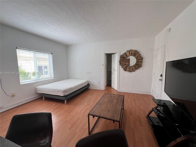 Building Photo - 7920 Harding Ave Unit 9