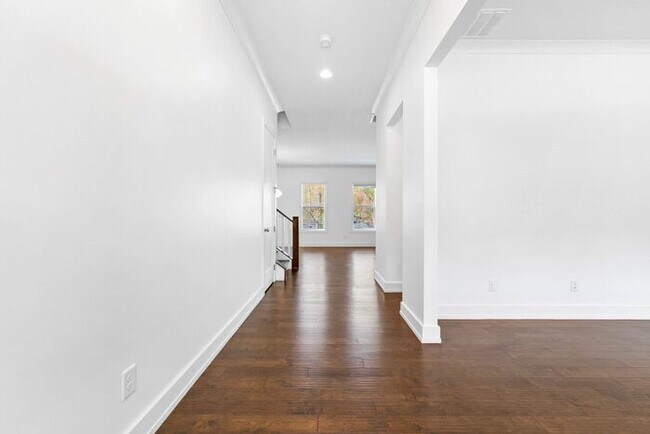 Photo - 3388 Kelowna Ct