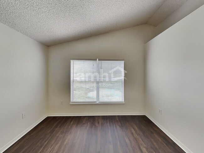 Photo - 1075 NW Albion Street