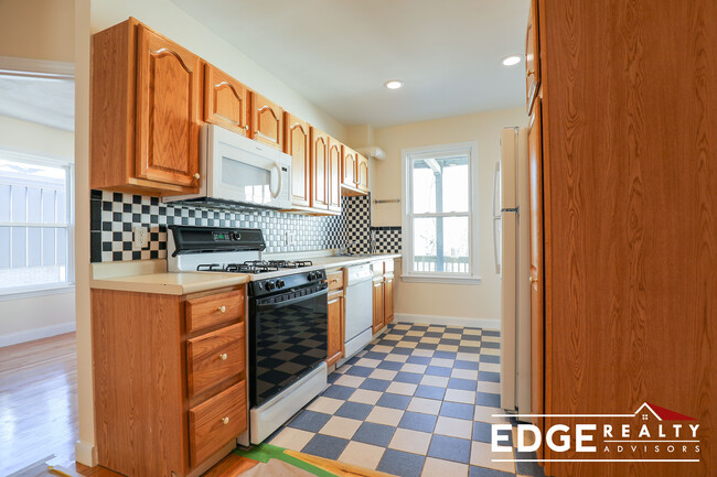 Building Photo - 591 Washington St Unit 2 Rental