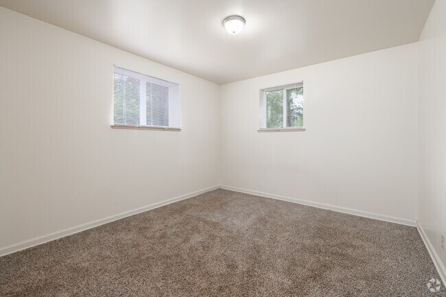 2BR,2BA - 854SF - Primary Bedroom - Park Place