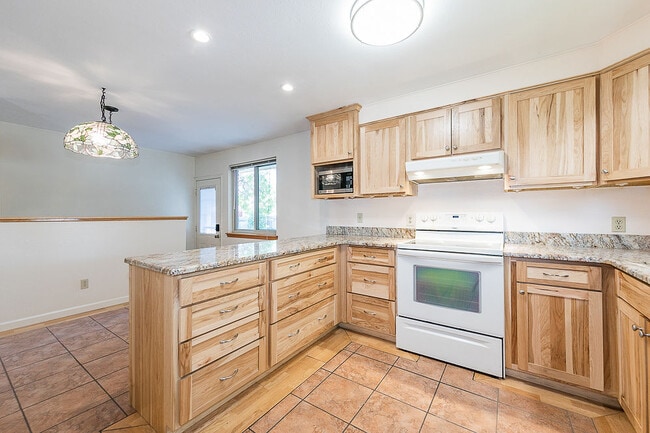 Photo - 7420 Webster St