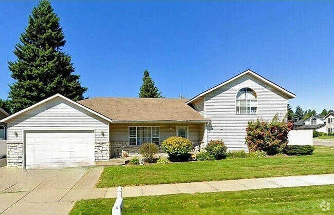 Building Photo - 3 Bed, 3 Bath House