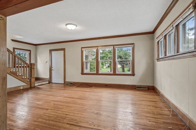 Photo - MUST SEE 5BD/2BA in Como near U of M! Avail. 9/1/26