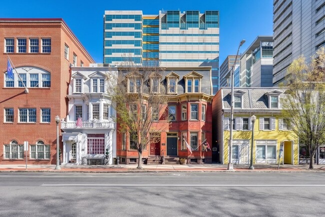Building Photo - 411 1/2-411-412 Walnut St Unit LL-A