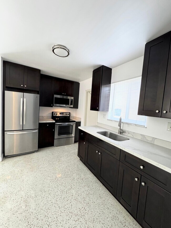 Photo - 627 W 17th St Unit 627