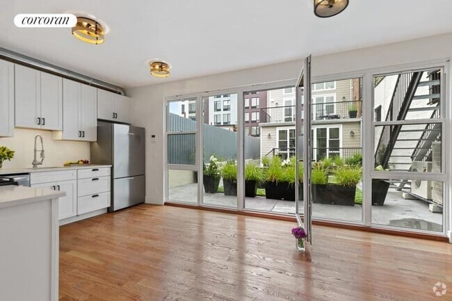 Building Photo - 564 President St Rental