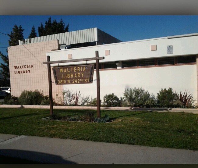 Photo - 24061-24065 Neece Ave