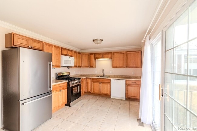 Photo - 474 Fox Hills Dr S Unit 2