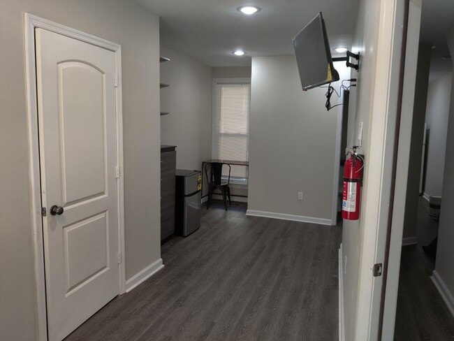 Photo - 5535 Crowson St Unit 1st Floor w/ Private bath - SRO - A1