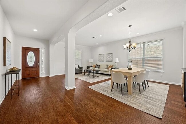 Photo - 703 S Frontier Ln