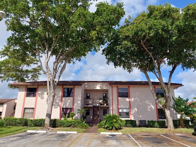 Building Photo - 860 NE 209th Terrace Unit 101-33