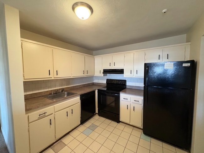 Building Photo - 740 Central St