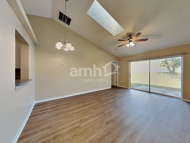 Photo - 214 Strada Dr