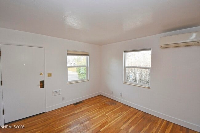 Photo - 536 La Rue Ave