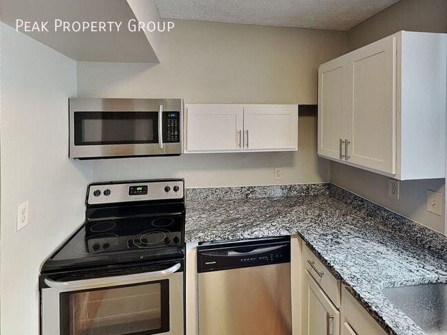 Building Photo - 77 1/2 E. 7th Avenue-