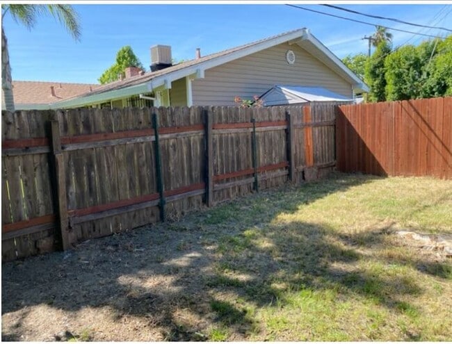 Move-In Ready 2BR Duplex — South Sacramento, Pets OK
