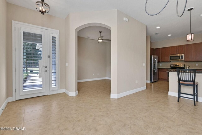 Photo - 716 Aldenham Ln