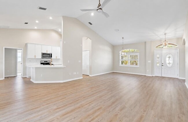 24 Lakecliff Dr
