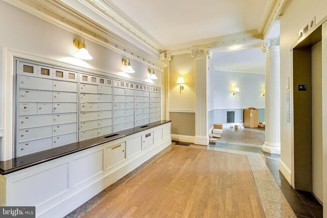 Building Photo - 1830 17th St NW Unit 307