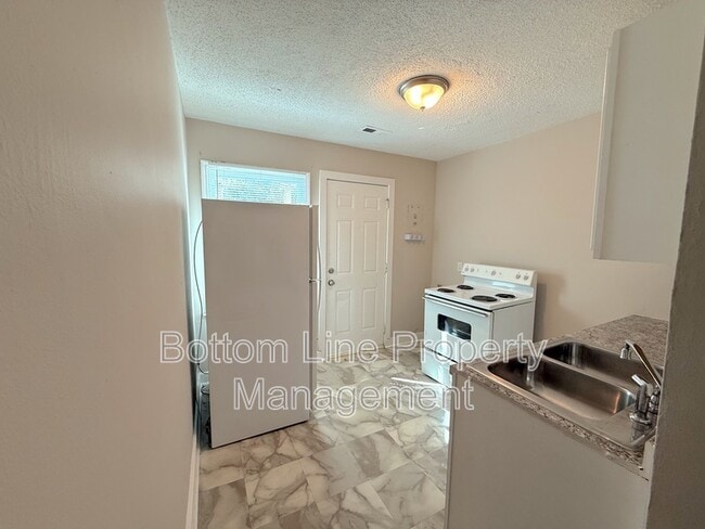 Photo - 2728 Remington St Unidad 1