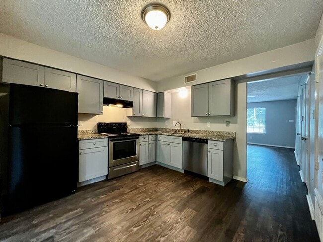 Photo - 17 Powhatan Dr