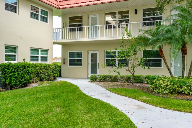 Building Photo - 8 Vista Palm Ln Unit 103 Rental