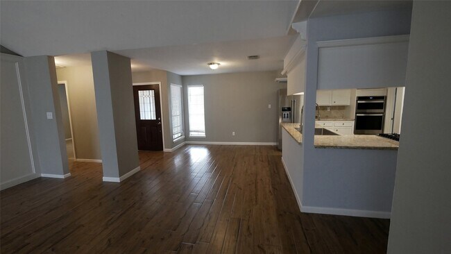Photo - 22014 Grand Forks Dr