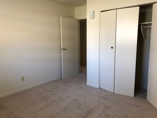 Carlyn Hill Apartments