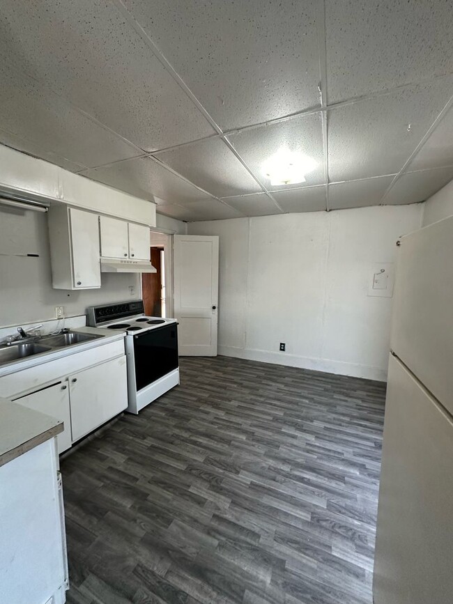 Building Photo - 417 Middlebury St Unit A