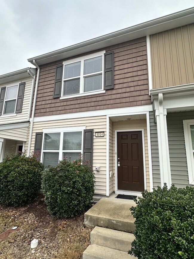 Photo - Spacious 3 Bed, 3.5 Bath Townhome in Desirable & Convenient Highland Creek Community!