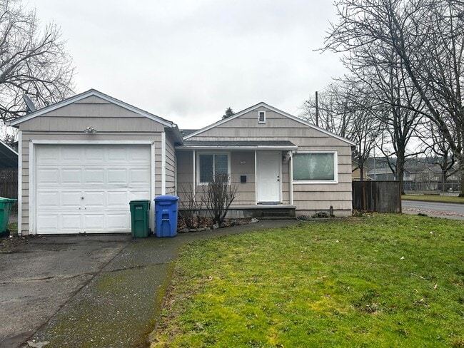 Building Photo - 3 Bedroom SE Portland Home!