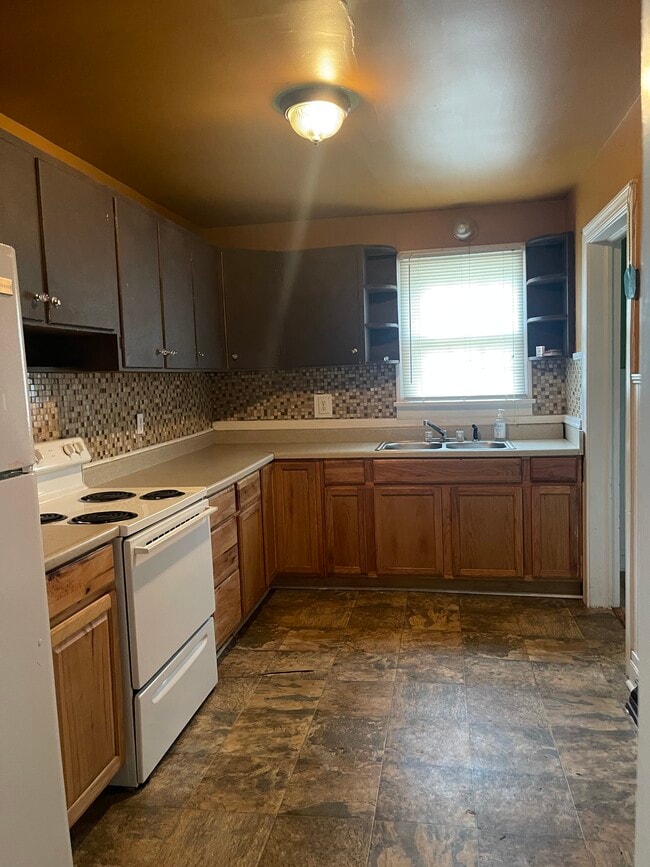 Photo - 224 S Main St