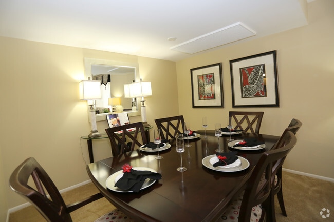 3 Bedroom 1212 SF-Dining Area - Howard Hills Townhomes