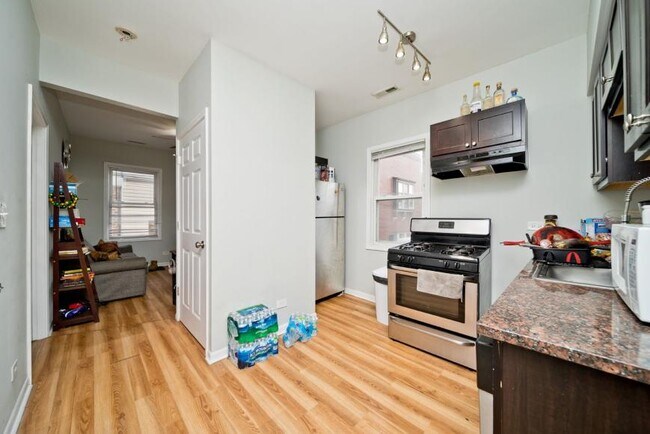 Photo - 3 bedroom in Chicago IL 60607 Unit 2R