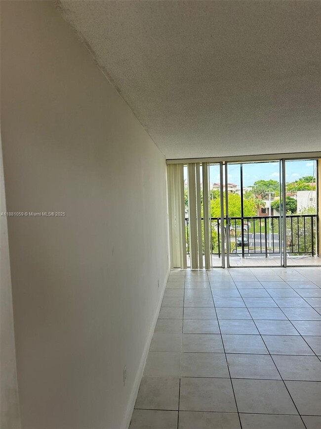 Building Photo - 8840 Fontainebleau Blvd Unit 401 Rental