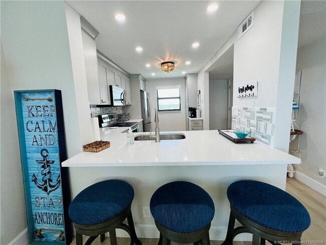Building Photo - 9400 S Ocean Dr Unit 608B